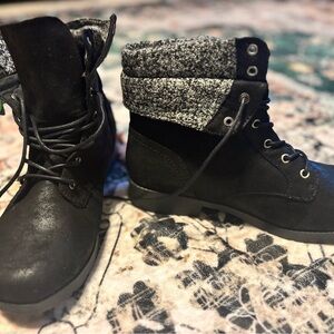 Women’s Arizona Jean Company Lace-up Ankle Boots - Size 10W with Knitted Collar